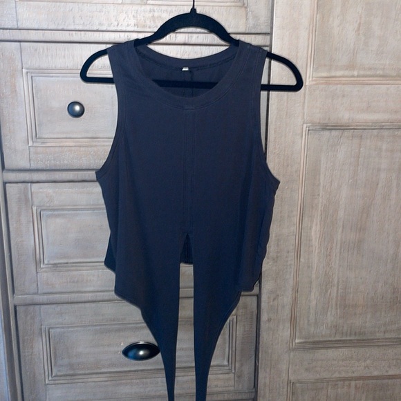 Lululemon time to restore tank, size 4 - Picture 4 of 5